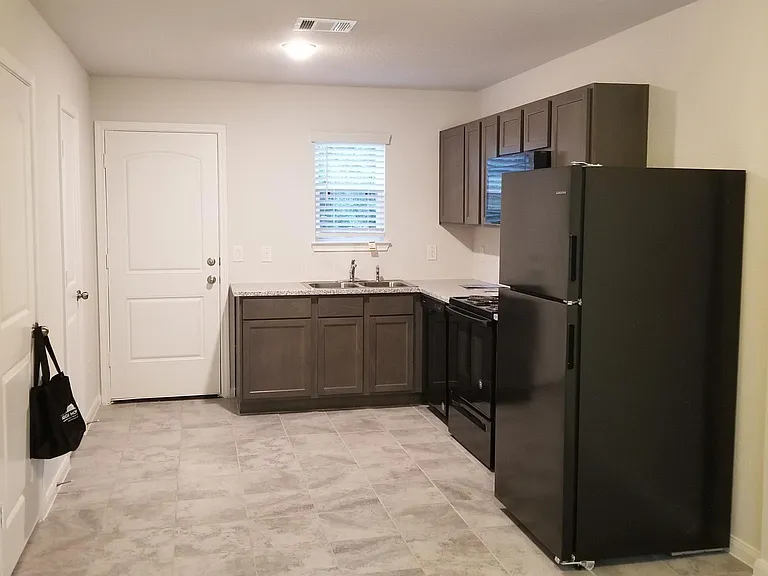 28608 Netawaka Ct — Photo 3