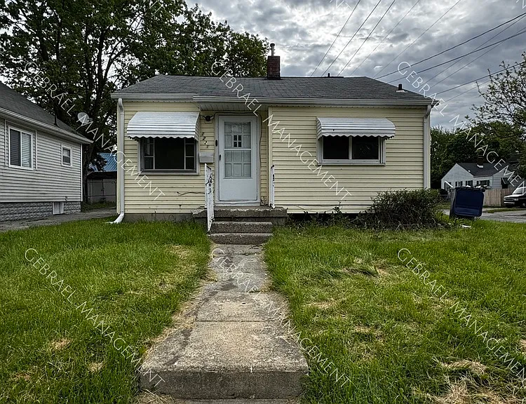 1221 Barney Ave — Photo 1