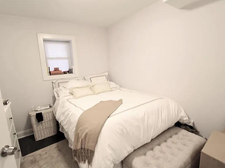 2329 W Barry Ave — Photo 7