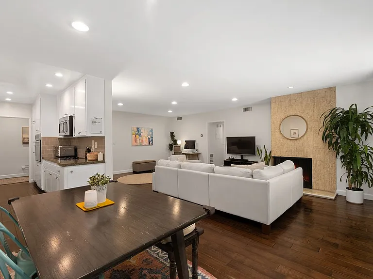 11970 Montana Ave #117 — Photo 10