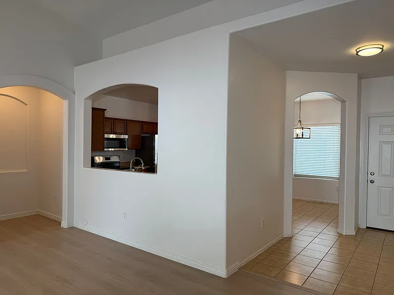 1682 E Fontana Dr — Photo 34