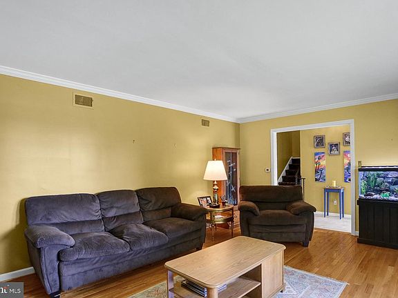 5th image of 408 Acorn Ln