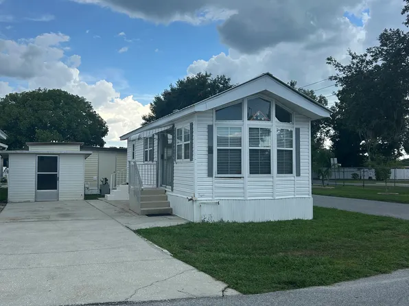 39234 Homecrest Dr, Zephyrhills, FL 33542