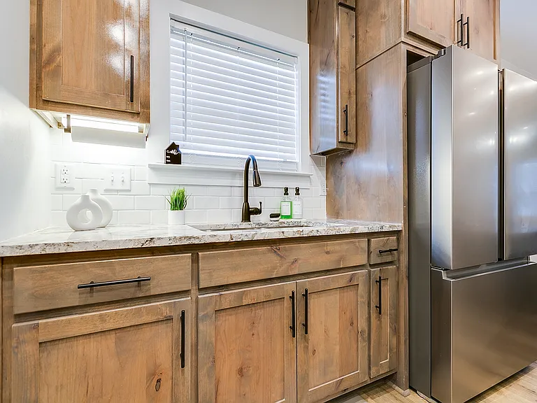 1045 Holiday Dr — Photo 15