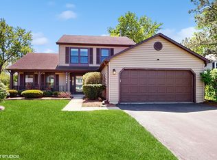 2044 Appaloosa Ct W, Wheaton, IL 60189