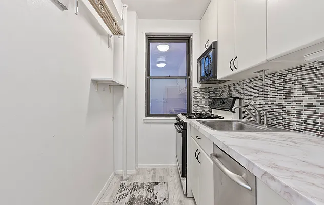 Sold by Manhattan Flats | media 3