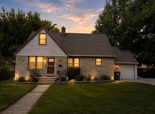 602 E College AVENUE, Waukesha, WI 53186