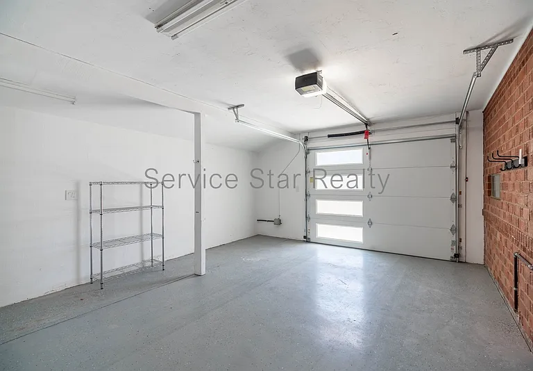 1946 E Rancho Dr — Photo 29
