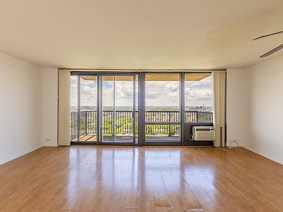3rd image of 3001 S Michigan Ave Unit 2306