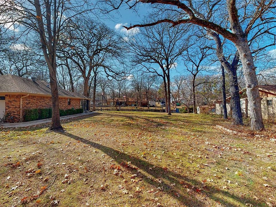 1st image of Lakeview Dr