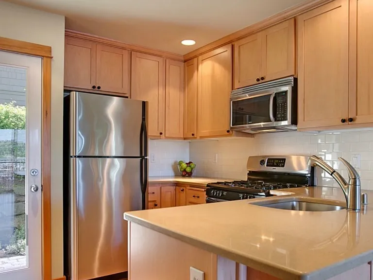 624 W Emerson St #B — Photo 8