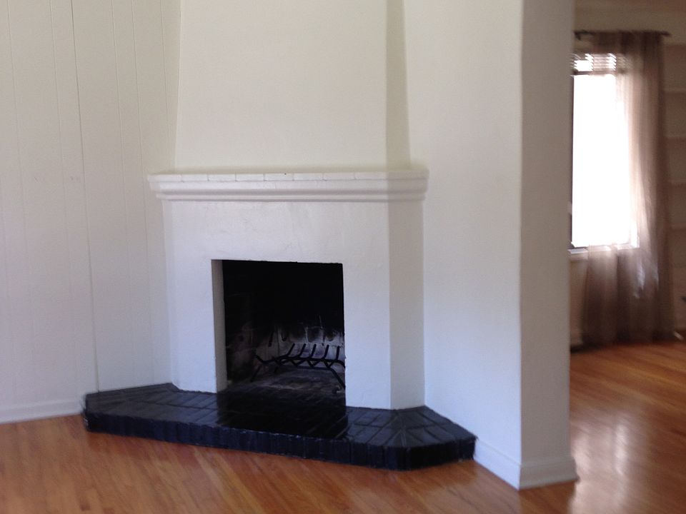 FIREPLACE IN LIVING ROOM