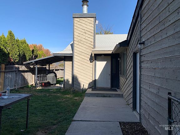 2nd image of 110/112 W Oak St