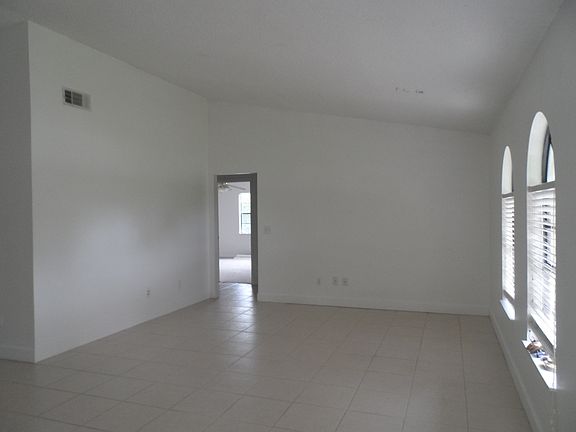 2nd image of 2949 N Covington Dr