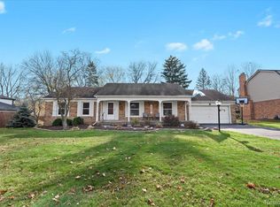 33737 Old Timber Rd, Farmington Hills, MI 48331