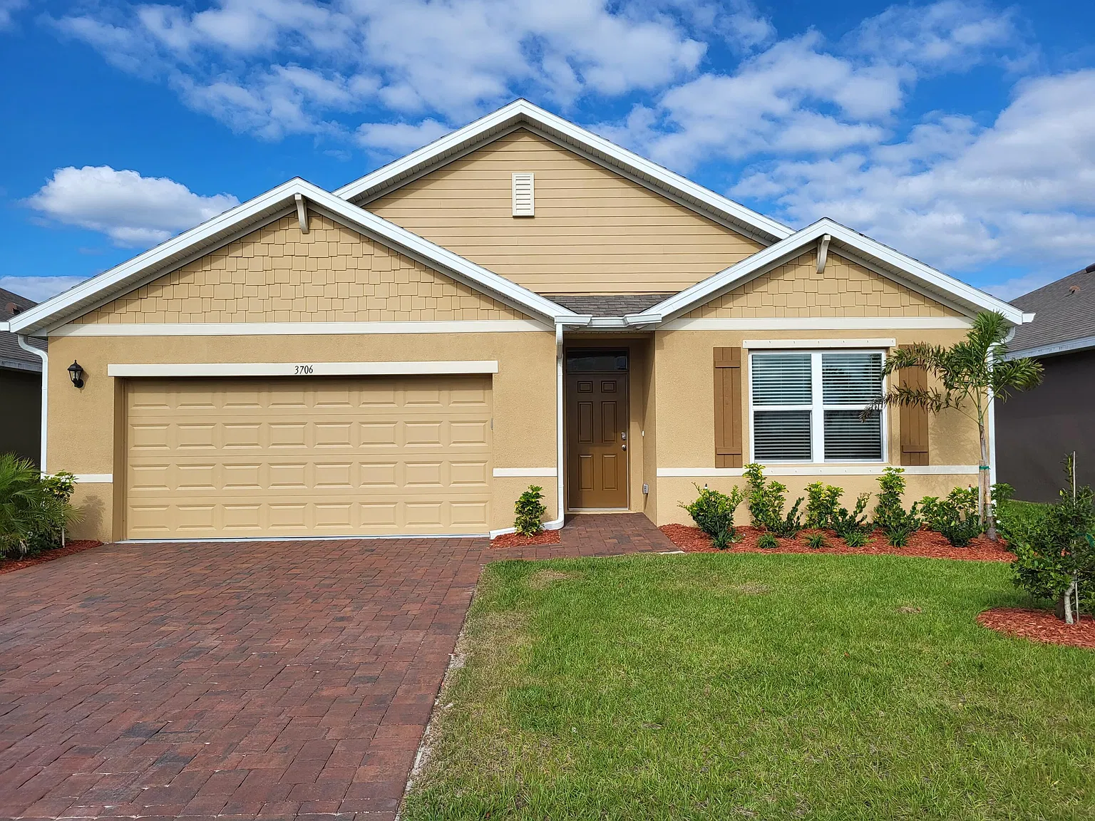 4 bed, 2.0 bath, 1828 sqft, $2,300 — Photo 1