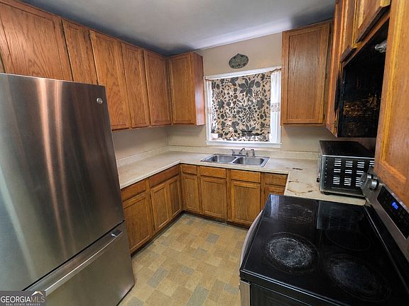 2nd image of 1915 Meadow Ln