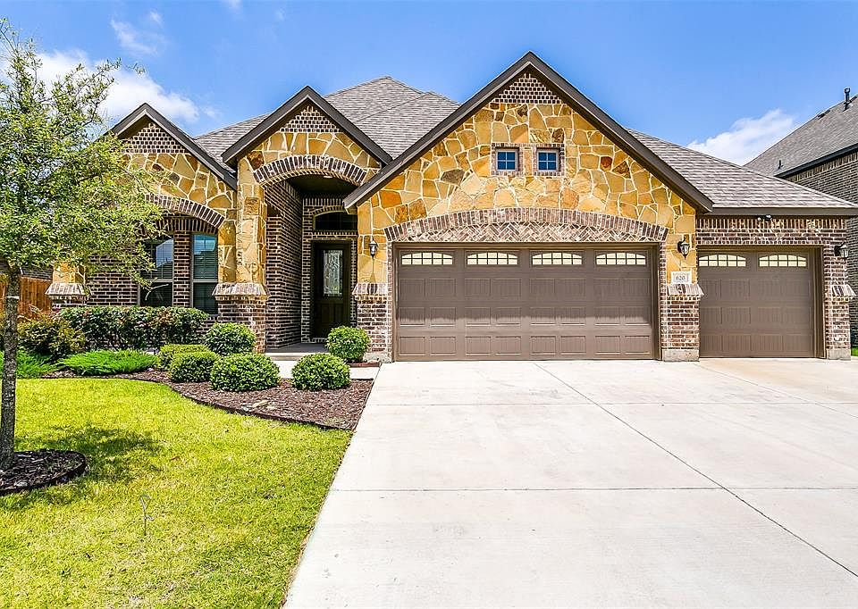 1st image of 620 Ravenwood Dr