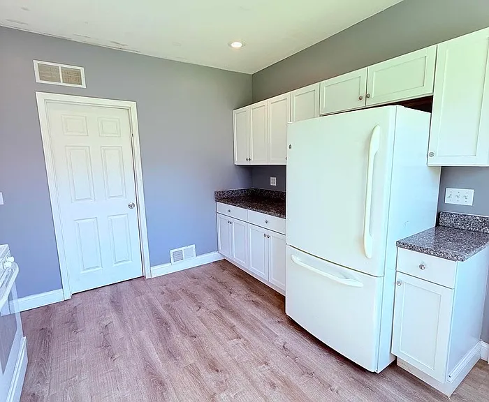 1464 Baldwin St — Photo 5