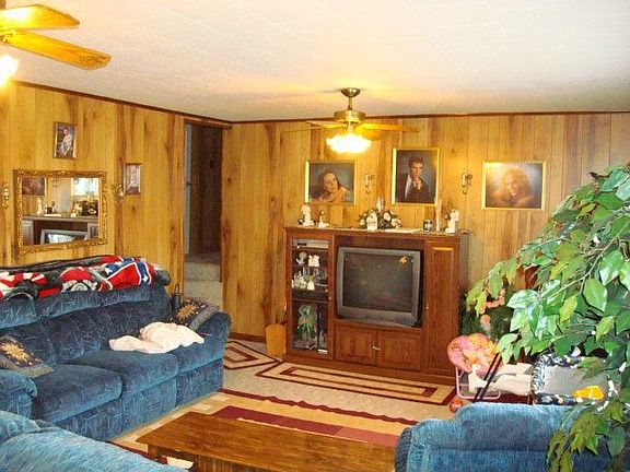 5th image of 307 Berry St