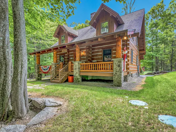 5 Capricorn Cir, Lake Ariel, PA 18436