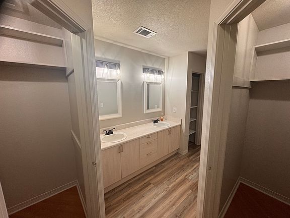 5th image of 2305 Mary Anne Cir