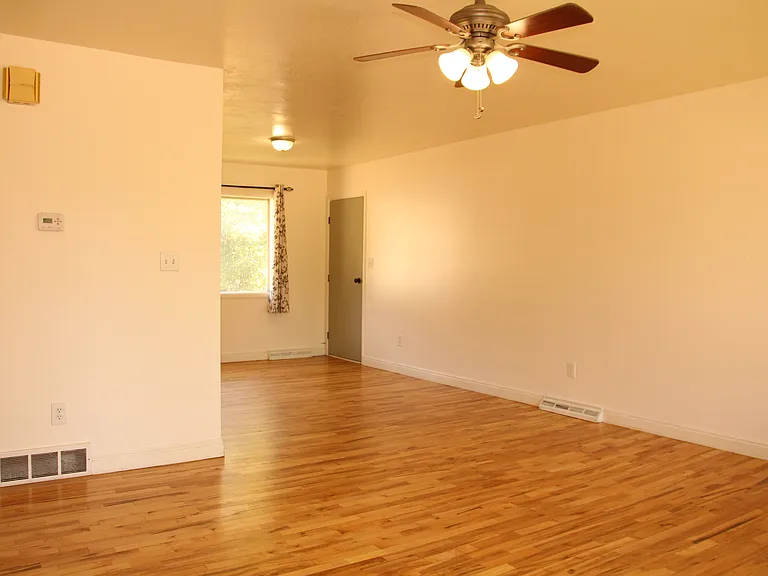 559 W Pine St — Photo 15