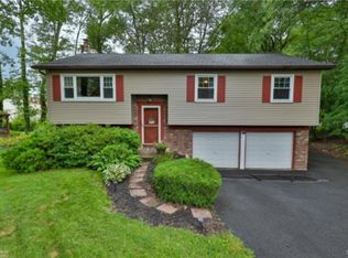 29 W School St, Alburtis, PA 18011