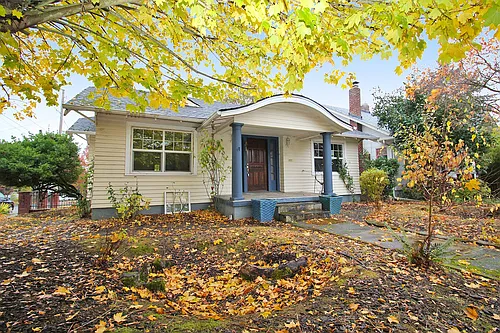 141 NE Bryant St Photo 1