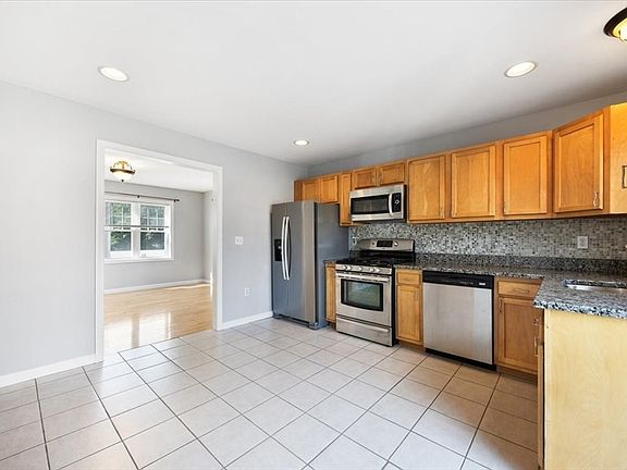 5th image of 122 Locust St #4