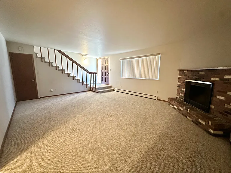 745 Nyssa Dr — Photo 2