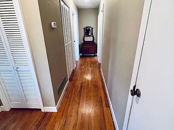 3rd image of 8 Fontana Dr