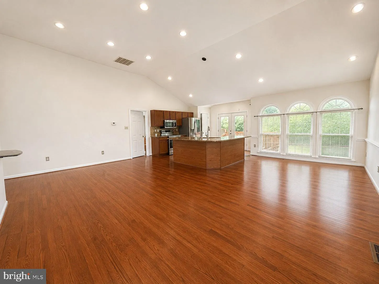 3 bed, 2711 sqft, $2,950 — Photo 3