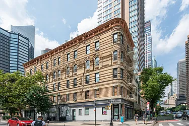 985 Second Avenue in Turtle Bay
