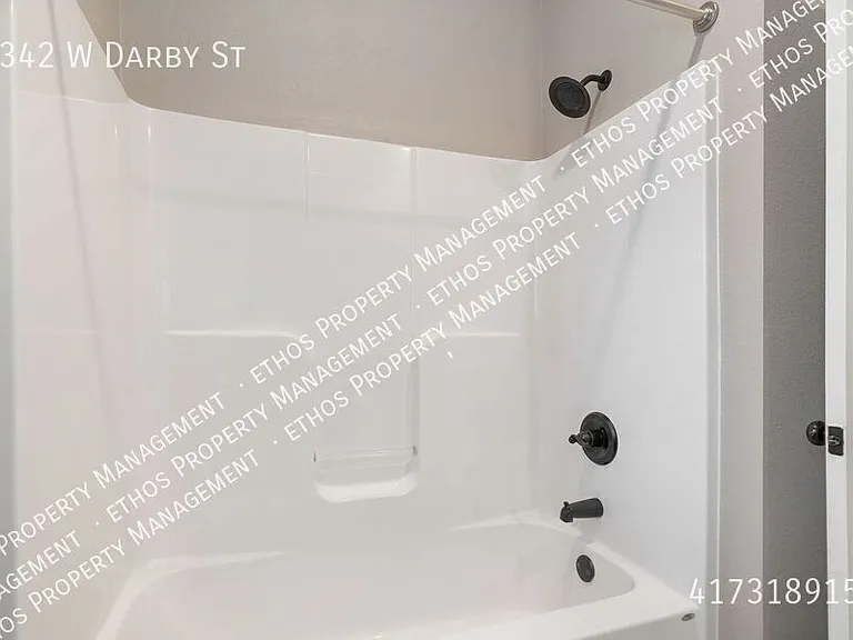 2342 W Darby St — Photo 33
