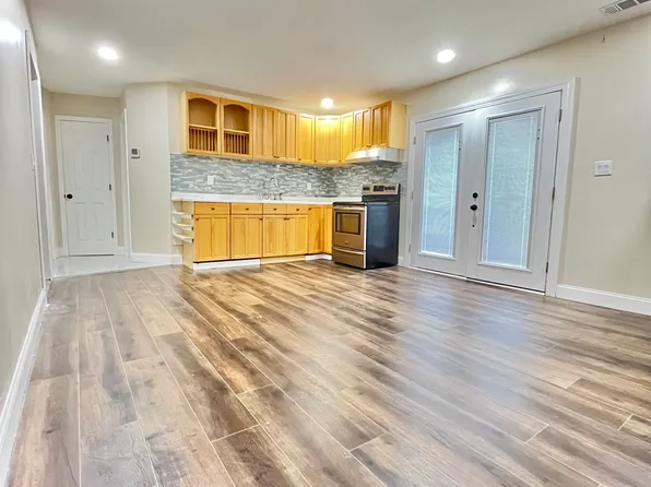 (undisclosed Address), Coram, NY 11727