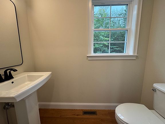 5th image of 86 Kearsarge Lane