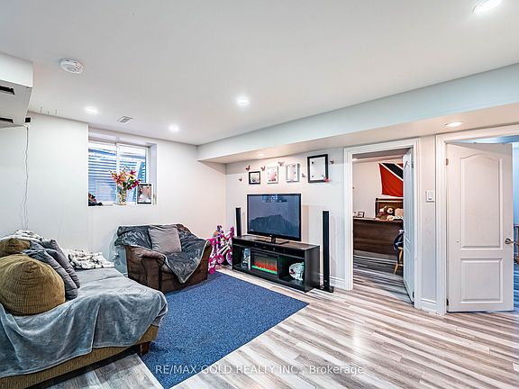 4th image of 6 Feeder St