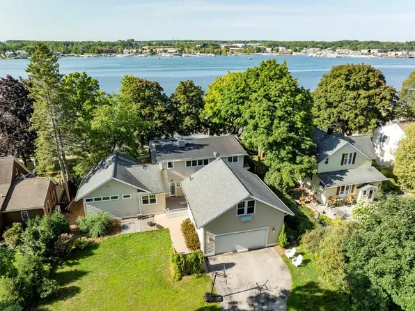 920 Memorial Dr, Sturgeon Bay, WI 54235