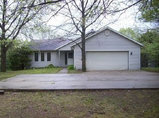 9204 Evergreen Rd, Brighton, MI 48116