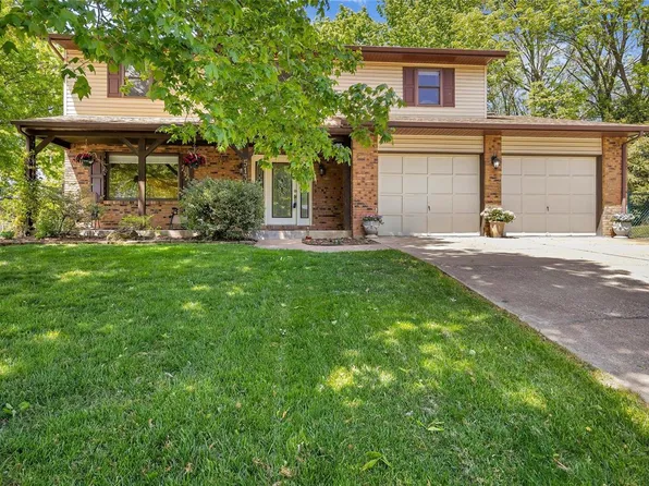 513 Westpark Dr, Columbia, IL 62236