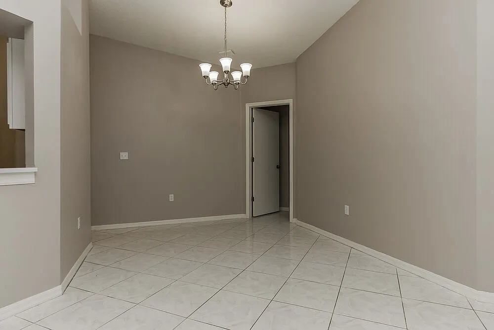 4 bed, 2.0 bath, 1523 sqft, $3,870 — Photo 4