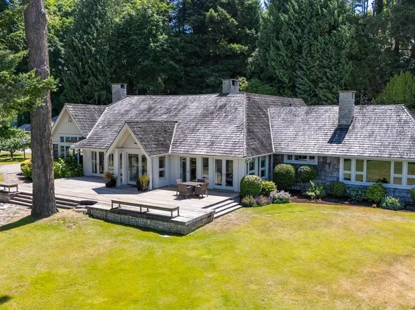 382 Judges Row, Qualicum Beach, BC V9K 1G6