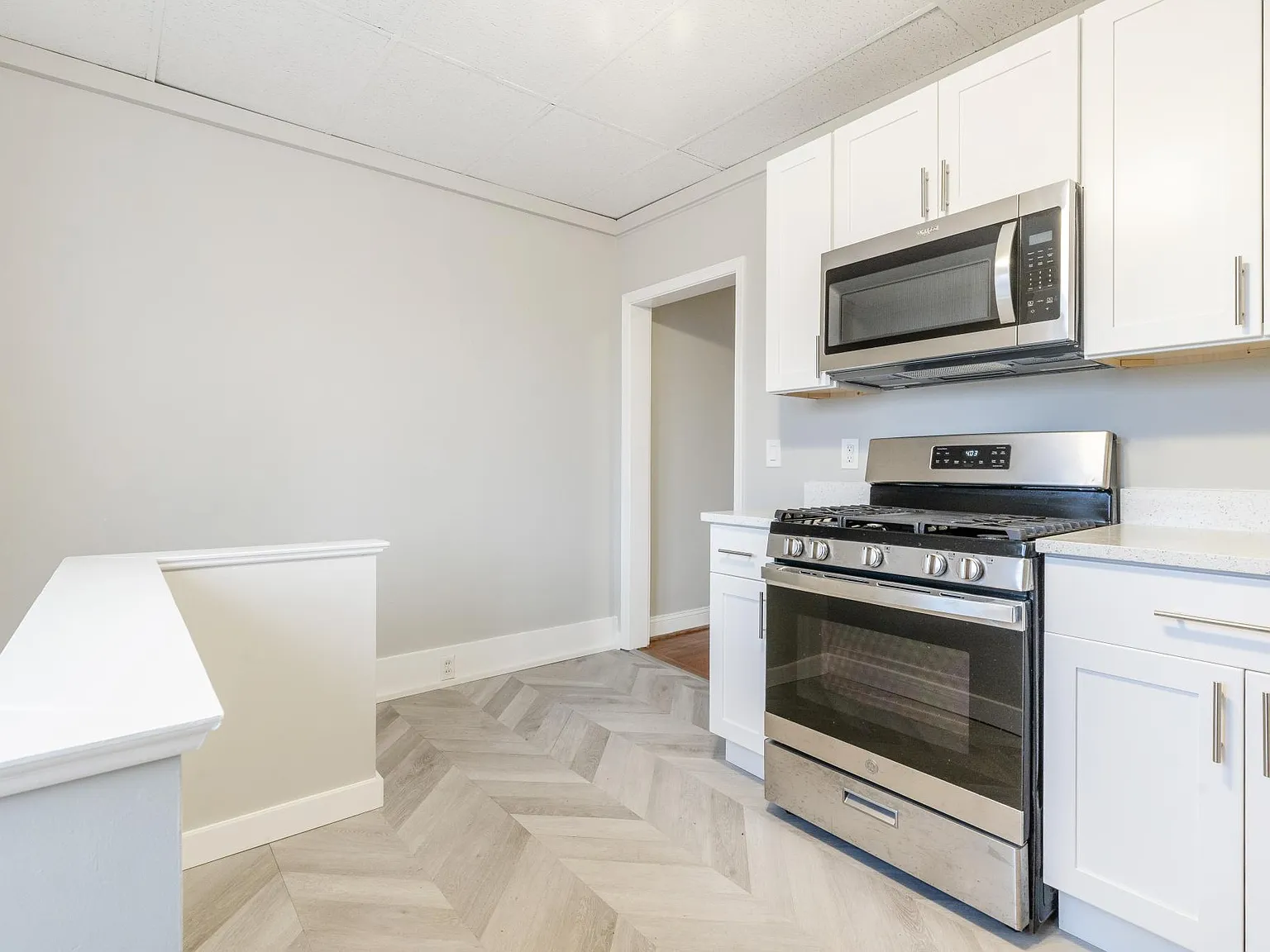 2 bed, 1000 sqft, $2,400 — Photo 4