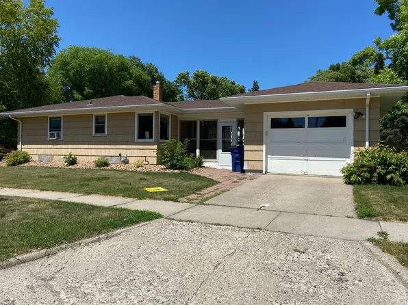 1520 3rd St S, Moorhead, MN 56560