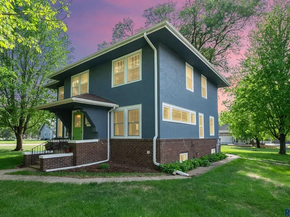 101 N 8th St, Beresford, SD 57004