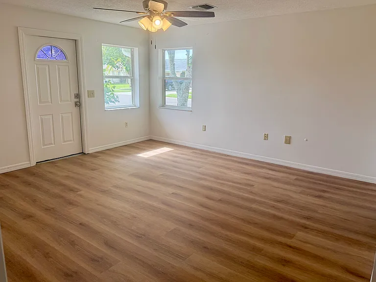 2316 Golfwood Rd — Photo 9