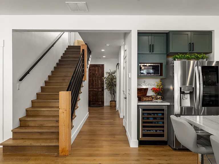 Rich Montana-inspired finishes and modern touches create a beautiful welcome at the heart of the home.