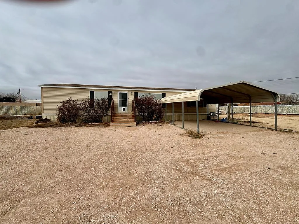4 bed, 2.0 bath, 1596 sqft, $1,800 — Photo 1