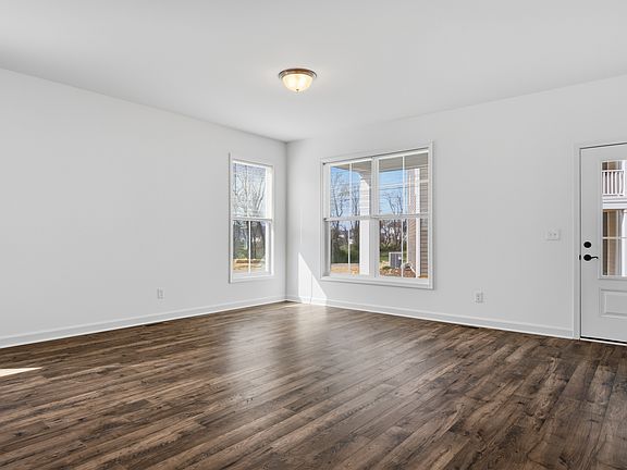 3rd image of 1049 Balsam Ln